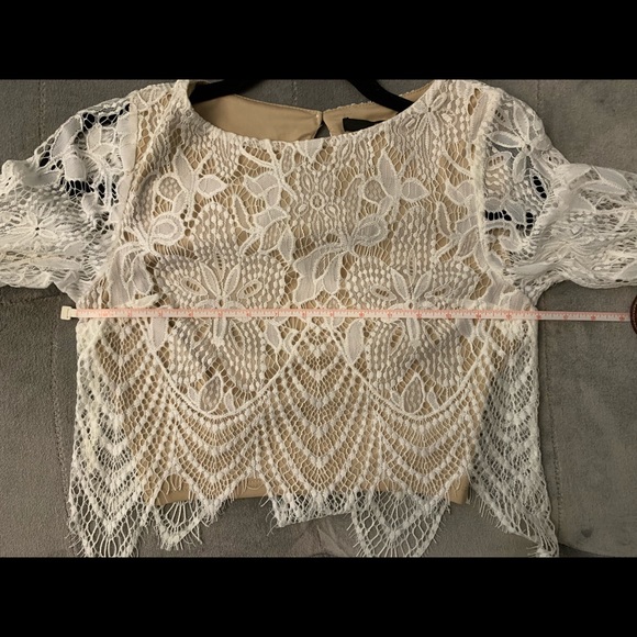 NWT✨ GUESS Saison Scalloped Lace Top - Picture 11 of 12